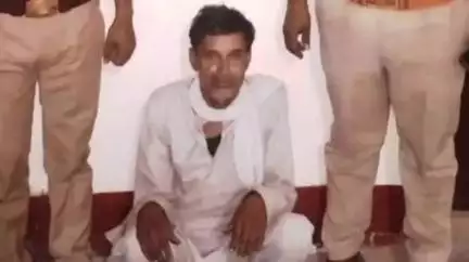 महोबा: ग्राम करहरा खुर्द से पुलिस टीम ने 20 क्वार्टर अवैध देशी शराब के साथ एक नफऱ अभियुक्त को किया गिरफ्तार