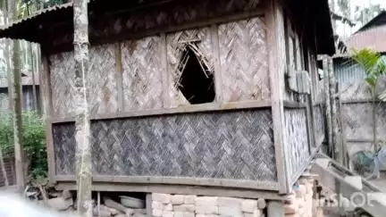 আলিপুরদুয়ার ১: চিলাপাতা আন্দু বস্তিতে রান্না ঘরের দেওয়াল ভেঙে চাল সাবার করলো হাতি,বন দপ্তরে পাহারার দাবি স্থানীয়দের