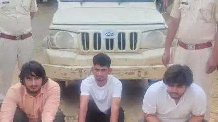नवलगढ़: नवलगढ़ में तीन कुख्यात बदमाशों को शांतिभंग के आरोप में किया गिरफ्तार, एक कैम्पर गाड़ी भी की गई जब्त