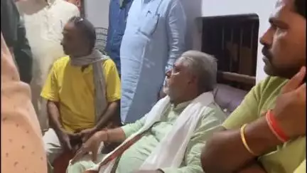 बोध गया: सहकारिता मंत्री डॉ. प्रेम कुमार दिवंगत पत्रकार के घर पहुंचे, खनन पदाधिकारी को अनुपालन कराने का दिया आदेश