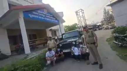 देहरादून: दून पुलिस ने थार पर टशन ले रहे युवकों की हेकड़ी निकालकर किया गिरफ्तार