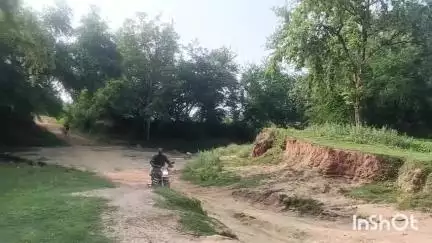 बौंसी: आगरा जोर पर पुल नहीं रहने से कई गांव के लोगों को होती है परेशानी, मुख्यालय तक पहुंचना होता है मुश्किल। #jansamasya