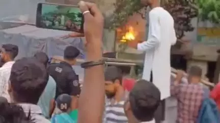 জলপাইগুড়ি: জলপাইগুড়ি জেলার ভক্তিনগর থানা এলাকায় একটি বাজারে আগুন, পুড়ে গেল বেশ কয়েকটি দোকান
