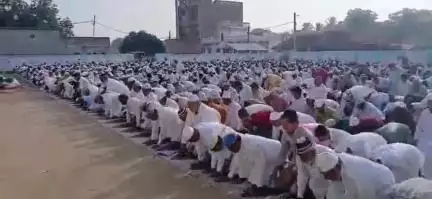 कहलगांव: कहलगांव के पुरबटोला दरगाह में मुस्लिम भाइयों ने कड़ी सुरक्षा के बीच बकरीद मनाई