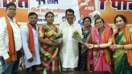 राजिम: देवभोग ब्लॉक में कांग्रेस को तगड़ा झटका, 31 कांग्रेसी दिग्गज भाजपा में हुए शामिल