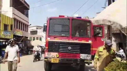 फतेहाबाद: फतेहाबाद के मोहल्ला फकीरान में खाना बनाते समय गैस सिलेंडर में लगी आग, मची अफरा-तफरी, फायर ब्रिगेड ने पाया आग पर काबू