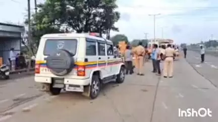 औसा: औसा शहरातील याकतपूर रोडवर वेश्या व्यवसाय चालणाऱ्या घरावर पोलिसांनी मारली धाड,महिलेची सुटका तर 3 जणांविरुद्ध गुन्हे दाखल