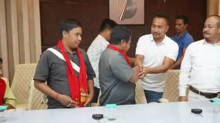 ডিফু: ডিফুত কাকৰ চিইএম তুলিৰাম ৰংহাঙক সাক্ষাৎ ছয় আলোচনা পন্থী উগ্ৰপন্থী সংগঠনৰ নেতৃবৰ্গৰ