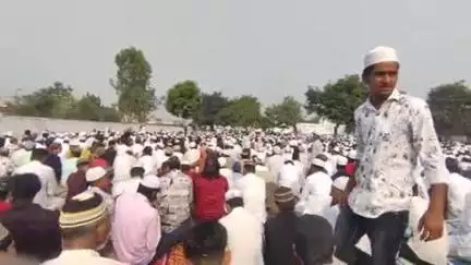बुढ़ाना: बुढ़ाना कस्बे के कांधला रोड स्थित ईदगाह में ईद उल अजहा की नमाज शांतिपूर्ण संपन्न, एक-दूसरे को गले लगाकर दी मुबारकबाद