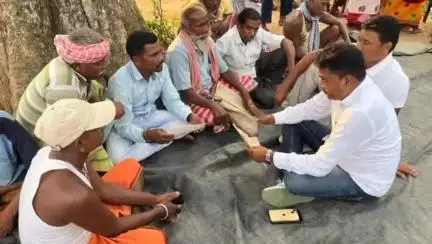 ঝালদা ১: এবিলডি গ্ৰামে স্থানীয় মানুষদের সমস্যার কথা শুনলেন বাঘমুন্ডির তৃণমূল বিধায়ক সুশান্ত মাহাতো