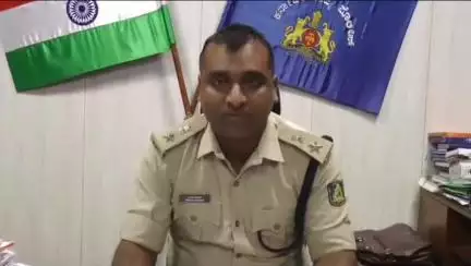 ಹಾನಗಲ್: ಬಂಕಾಪುರ ಪೊಲೀಸ್ ಠಾಣಾ ವ್ಯಾಪ್ತಿಯಲ್ಲಿ ಅಪ್ರಾಪ್ತಬಾಲಕಿ ಮೇಲೆ ಅತ್ಯಾಚಾರ ವೆಸಗಿದ ಆರೋಪಿಮತ್ತುರಾಜಿ ಪಂಚಾಯತಿ ಮಾಡಿದವರಬಂದನ :ನಗರದಲ್ಲಿ ಎಸ್ ಪಿ
