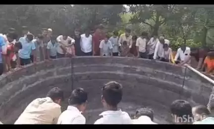 निफाड: सोनगावला विहिरीत पडलेल्या बिबट्यास जीवदान, आधुनिक बचाव पथक निफाड व ए.आर.ई ए.एस.फाउंडेशन यांची संयुक्त मोहीम
