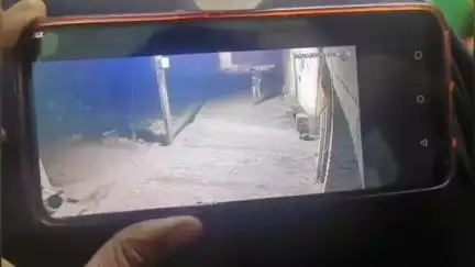 सफीपुर: सफीपुर के बबरअलीखेड़ा में घर के बाहर मिलीं सीढ़ी और चप्पलें, CCTV में युवक को लड़की को ले जाते दिखाया गया, मामला दर्ज