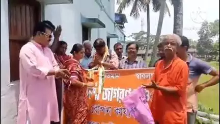 কুলপি: স্বদেশী জাগরণ মঞ্চের পক্ষ থেকে বেলপুকুর অরুন নগর প্রাথমিক বিদ্যালয় বসানো হলো একাধিক গাছ