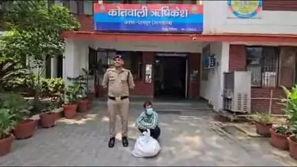ऋषिकेश: गोविंद नगर झुग्गी झोपड़ी के पास से एक अभियुक्त को शराब तस्करी के आरोप में गिरफ्तार किया गया