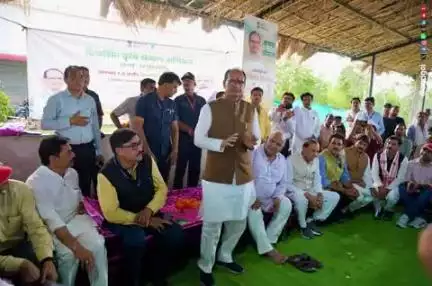 माननीय केंद्रीय कृषि मंत्री ने भाऊखेड़ी में किसान चौपाल के माध्यम से किसानों से संवाद कर सुझाव साझा किए।
#ViksitKrishi