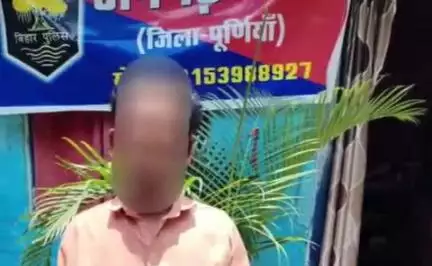 पूर्णिया पूर्व: अनगढ़ थाना ने 9 लीटर देशी शराब के साथ एक अभियुक्त को किया गिरफ्तार