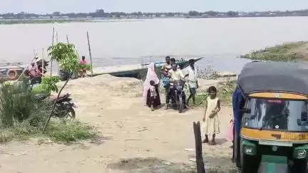 মাটিয়া: বুদুচৰ পাৰঘাটত ঈদৰ সুযোগ লৈ যাত্ৰীৰ পৰা  দহগুণ অতিৰিক্ত ভাড়া সংগ্ৰহ লেচীৰ