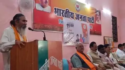 चारामा: चारामा मण्डल के नई कार्यकारणी सदस्यों ने सांसद भोजराज नाग से की मुलाकात।