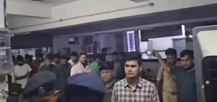 पटना ग्रामीण: तेजस्वी यादव के काफिले की गाड़ियों को अनियंत्रित ट्रक ने मारी टक्कर, रोहिणी आचार्या ने भाई की सुरक्षा पर उठाए सवाल