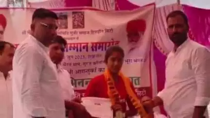 हिण्डौन: शहर की सूरज काॅलोनी में गुर्जर प्रतिभा सम्मान समारोह में 300 से ज्यादा प्रतिभाओं को किया गया सम्मानित