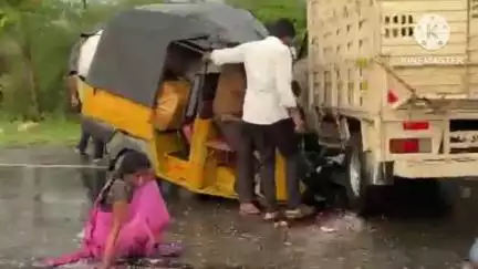 కురవి: లింగ్యాతండా వద్ద ఘోర రోడ్డు ప్రమాదం టాటా ఏసీ ట్రాలీ ,ఆటో ఎదురెదురుగా ఢీకొన్న ఘటనలో బాలిక మృతి ఇద్దరికీ తీవ్ర గాయాలు