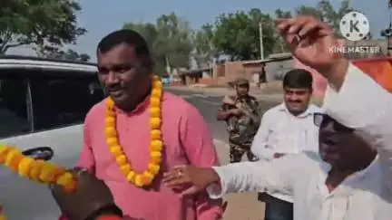 गिरिडीह: भाजपा नेता गप्पेय पहुंचे, ग्रामीणों से की मुलाकात: पूर्व विधायक और भाजपा के वरिष्ठ नेता ने गिरिडीह में की चर्चा
