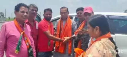 फारबिसगंज: भाजपा प्रदेश महामंत्री स अररिया जिला प्रभारी राधा मोहन शर्मा का अररिया जाते समय फारबिसगंज में भव्य स्वागत किया गया