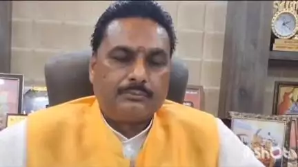 संभल: कोट गर्बी के क्षेत्रीय उपाध्यक्ष राजेश सिंघल ने भाजपा विश्व हिंदू परिषद अध्यक्ष अनंत अग्रवाल के साथ मोदी पर राहुल गांधी को दिया जवाब