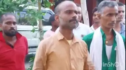 नवादा: नवादा में एंबुलेंस कर्मी के तबादले पर हुआ बवाल, थाना पहुंचकर न्याय की लगाई गुहार