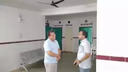 कुचाई: कुचाई सीएचसी एवं कल्याण अस्पताल का ज़िला उपायुक्त नितिश कुमार सिंह ने किया औचक निरीक्षण