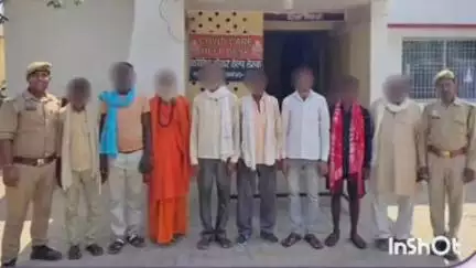 नरैनी: थाना गिरवा पुलिस ने निरोधात्मक कार्रवाई में 8 अभियुक्तों को किया गिरफ्तार, संबंधित मा0 न्यायालय के समक्ष किया पेश
