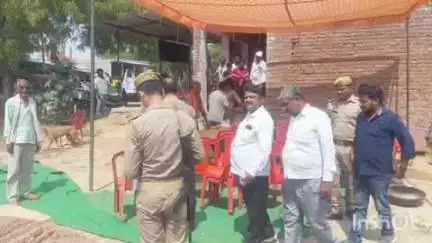 बिंदकी: मऊदेव चौराहे में एक पक्ष ने जमीन पर निर्माण शुरू किया, दूसरे पक्ष ने पुलिस व राजस्व टीम बुलाकर निर्माण रोका