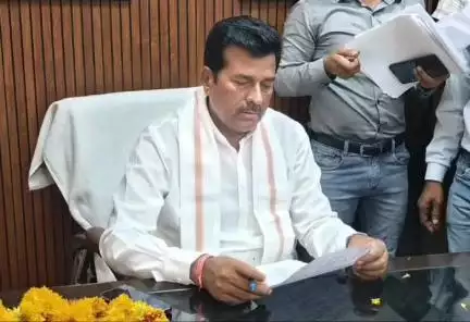 ग्वालियर गिर्द: गांधी रोड स्थित अपने निवास पर सांसद भरत सिंह कुशवाहा ने सुनी लोगों की समस्याएँ