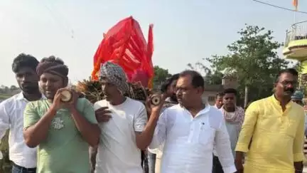 मैरवा: कुलदीपा गांव में समाजसेवी की मौत पर विधायक ने परिजनों से मिलकर दी सांत्वना