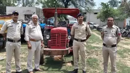 सिहावल: ग्राम टिमसी से अवैध रेत परिवहन करते एक ट्रैक्टर को पुलिस ने पकड़ा, कार्यवाही की गई