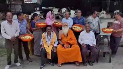 रतलाम नगर: निर्जला एकादशी पर भक्तों ने गौशालाओं में गौ माता को कराया भोज, रेलवे स्टेशन पर यात्रियों को पिलाया शरबत