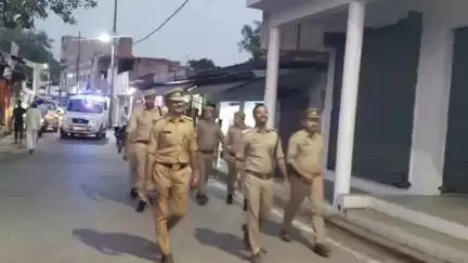 बांगरमऊ: बांगरमऊ के गंजमुरादाबाद में ईद-उल-अजहा की शाम पुलिस ने मिश्रित आबादी वाले क्षेत्र में किया पैदल गश्त