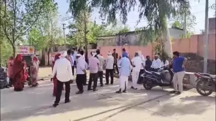 डूंगरपुर: चौरासी थाना क्षेत्र के भिंडा गांव में एक शराबी पति ने शुक्रवार रात अपनी पत्नी की लोहे के सरिए से पीट-पीटाकर हत्या की