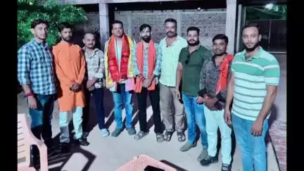 गया टाउन सीडी ब्लॉक: भाजपा युवा मोर्चा के पूर्वी जिला अध्यक्ष अमर शेखर को कार्यकर्ताओं ने अंग वस्त्र देकर किया सम्मानित