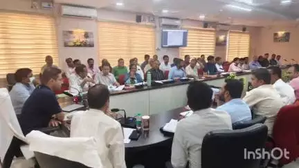 अशोक नगर: कलेक्ट्रेट सभाकक्ष में कलेक्टर की अध्यक्षता में एपीसी बैठक आयोजित