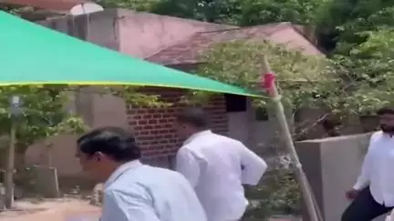 नगर: सारसनगर येथे स्वर्गीय कंदील रासनेच्या कुटुंबीयांना आमदार संग्राम जगताप यांनी शासनाकडून मिळवून दिली चार लाखाची मदत