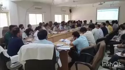 अशोक नगर: जिला पंचायत सभागार में कलेक्टर ने जलगंगा संवर्धन अभियान की समीक्षा की