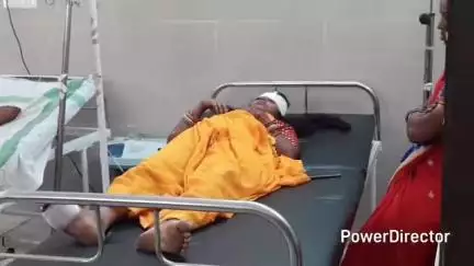 उमरेठ: उमरेठ में बाइक के पहिए में गमछा फंसने से महिला और दो साल का बेटा गंभीर रूप से घायल