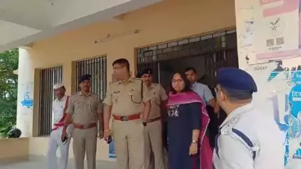 बोआरीजोर: DC-SP ने महागामा अनुमंडल क्षेत्र का दौरा किया, सुरक्षा व्यवस्था का जायजा लिया