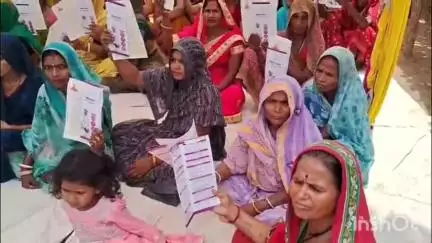 हसनपुर: मौजी और बरगांव पंचायत में महिला संवाद, महिलाओं ने साझा किए अनुभव