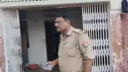 जालौन: शहजादपुरा गांव में एक व्यक्ति ने लगाई फांसी, परिजनों में मचा कोहराम, पुलिस जांच में जुटी