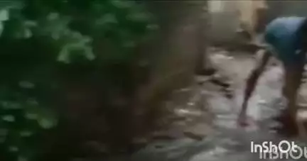 लातूर: प्रभाग क्रमांक 3 मधील राजीव नगरात पावसामुळे नाली झाली ब्लॉक,नालीचे पाणी रस्त्यावर, परिसरात सुटली दुर्गंधी