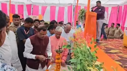 महाराजगंज: बैजू डेहरा में केंद्रीय मंत्री ने विकसित कृषि संकल्प अभियान का शुभारंभ किया