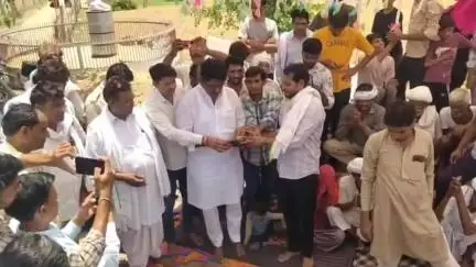 लालसोट: कुशलपुरा में भरर्तरी महाराज के मंदिर निर्माण का भूमिपूजन एवं शिलान्यास कार्यक्रम आयोजित, लालसोट विधायक ने की शिरकत